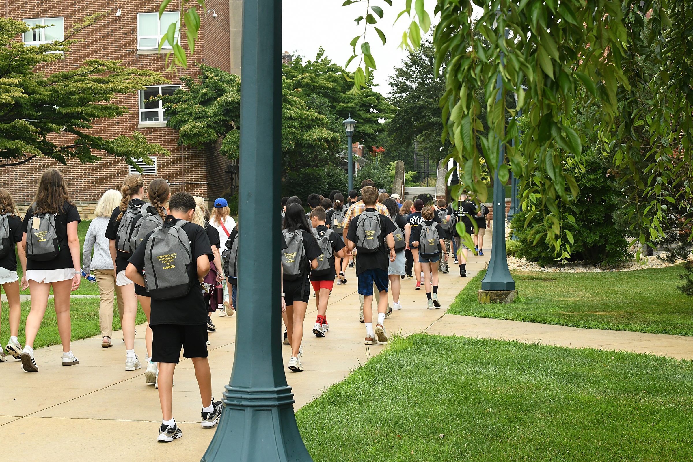 The Class of 2026 walks from Registration to orientation at the Academic Forum sporting their new backpacks.